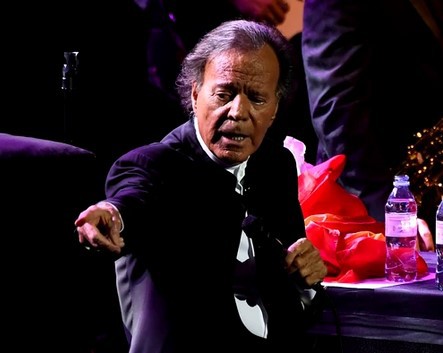 Veste bombă: Julio Iglesias va cânta din nou!