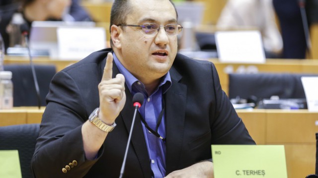 Un europarlamentar român denunță pensionările din justiție