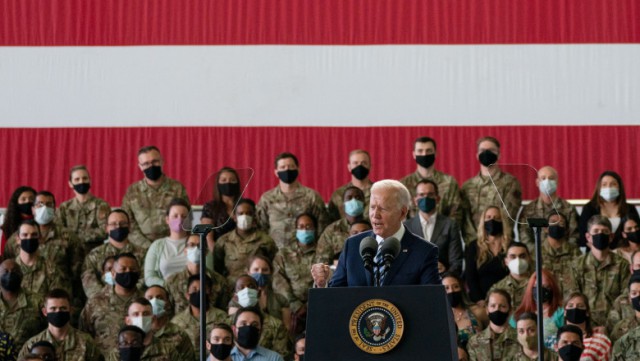 Președintele Biden ia în calcul trimiterea a mii de soldați în Europa de Est și țările baltice