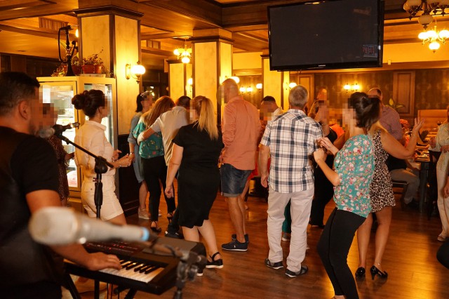 Petrecere cu 30 de persoane, la restaurantul Arrachera, spartă de polițiști