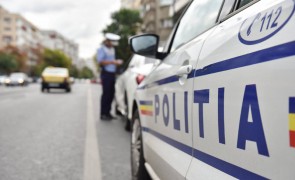 Peste 100 de amenzi, şase permise reţinute şi trei dosare penale