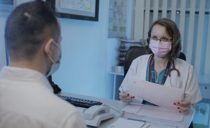 Sute de persoane defavorizate vor putea beneficia de consultaţii medicale gratuite