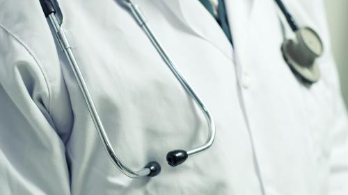 Colegiul Medicilor contestă noua lege, aflată în promulgare, ce vizează profesia medicală