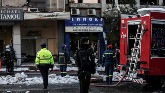 Explozie urmată de un incendiu puternic, în centrul Atenei