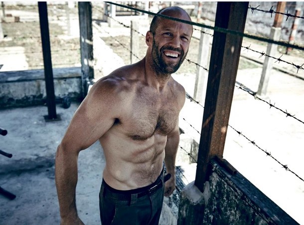 A mai rămas un pic și Jason Statham e iar tătic! Cum a pozat iubita lui?