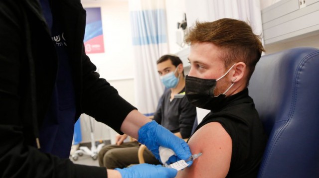 Coronavirus: Israelul extinde a patra doză de vaccin la persoanele de peste 18 ani din grupele de risc