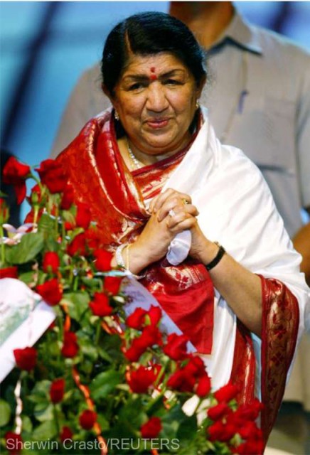 Cântăreaţa indiană Lata Mangeshkar, supranumită 'Privighetoarea' a murit la 92 de ani