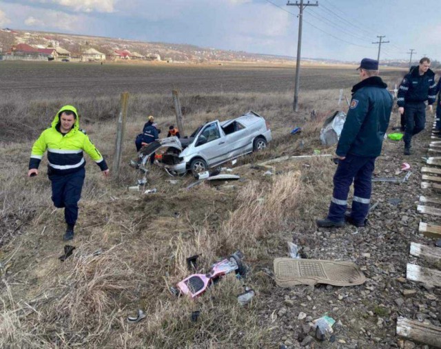 Accident rutier în Mereni: Au fost implicate 2 autoturisme