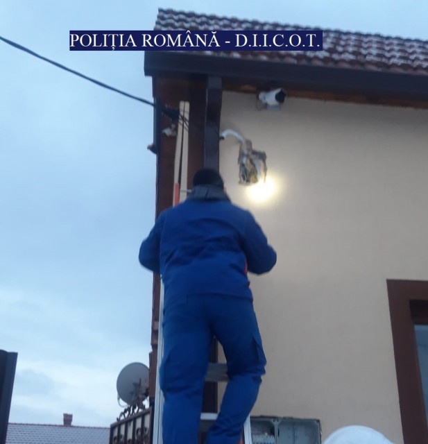 Percheziţii de amploare! Fabrică de ţigarete ilegală, descoperită de BCCO Constanţa video