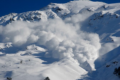 Risc însemnat de avalanșe în munții din România