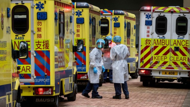 Epidemiolog: „A încerca să oprești Omicron este ca și când încerci să oprești vântul”