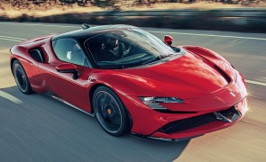 După livrări record în 2021, Ferrari se așteaptă ca profitul operațional să fie mai mare în 2022