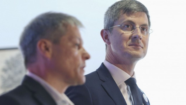 Războiul din USR se ascute: Cioloș amenință din nou cu demisia