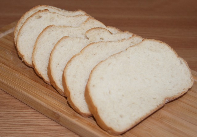 O pâine albă feliată a ajuns să coste peste 10 lei/kg