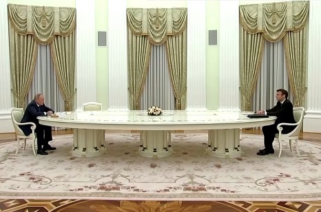 Rusia: Emmanuel Macron i-a propus lui Vladimir Putin construirea de garanţii concrete de securitate