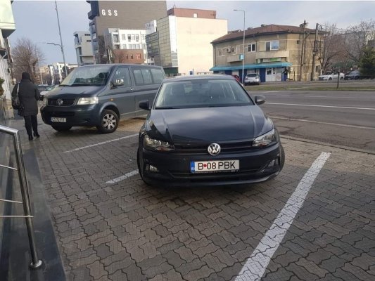 Angajata unei bănci din Constanța a ocupat două locuri de parcare fără remușcări!