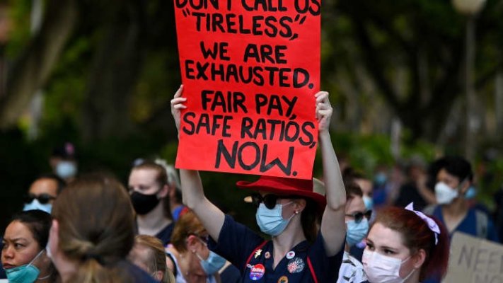 Coronavirus: Extenuate de pandemie, asistentele medicale australiene au intrat în grevă