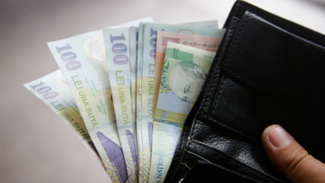 Salariul mediu net a crescut anul trecut cu 7,2%, la 3.879 lei