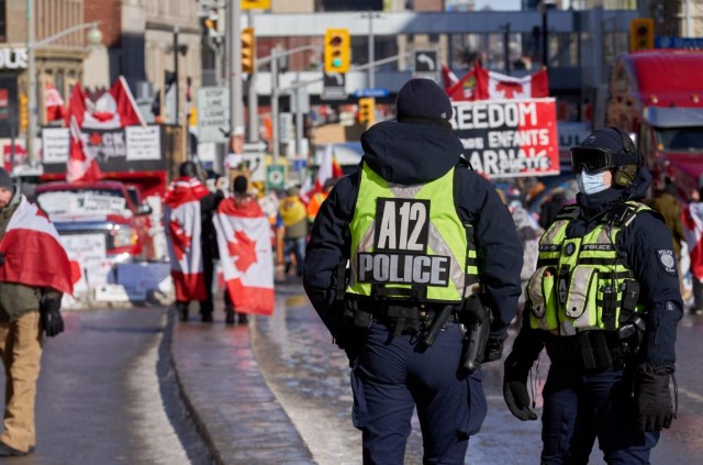 Washingtonul salută intervenţia poliţiei canadiene pentru deblocarea axelor frontaliere