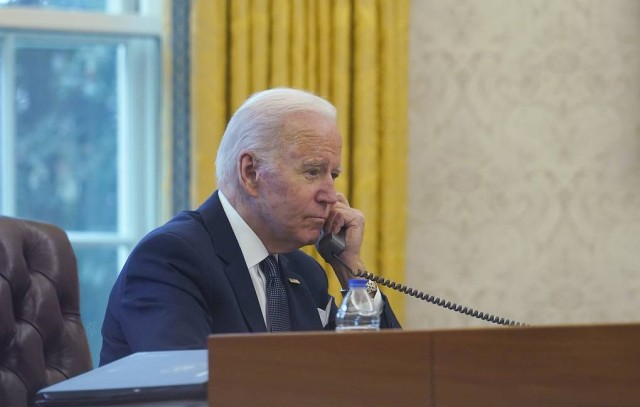 Tensiuni cu Rusia: Biden şi Zelenski au convenit să continue 