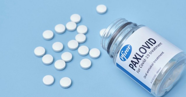 Tratamentul antiviral oral de la Pfizer pentru tratarea COVID-19 a fost autorizat condiţionat în China