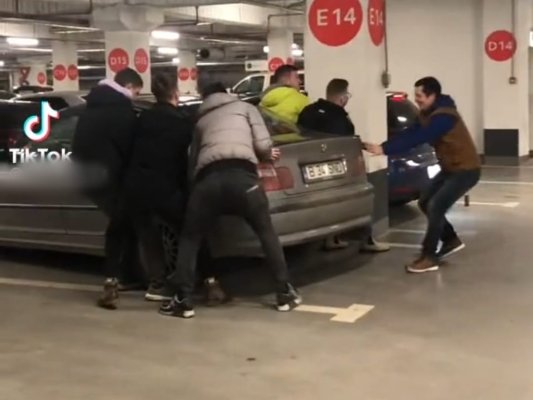 Unde-s mulți, puterea crește și BMW-ul se rotește, în parcare la Vivo! Video