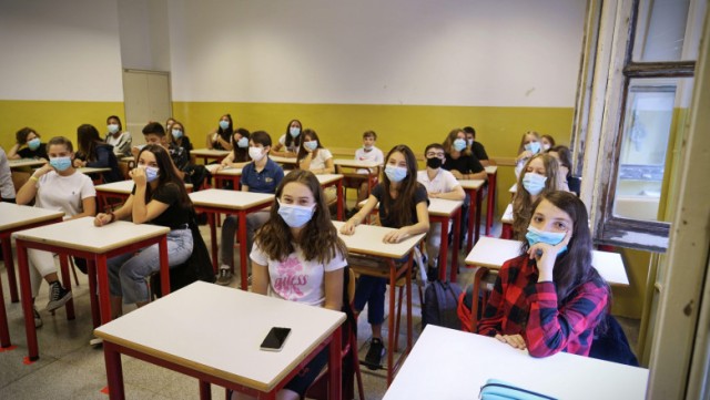 Cazurile de Covid în școli au scăzut în ultima săptămână, anunță ministrul Educației