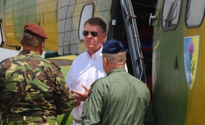 Klaus Iohannis îmbracă haina de șef al Armatei