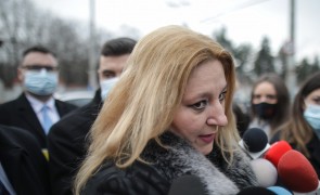 Diana Șoșoacă face show peste discursul lui Simonis