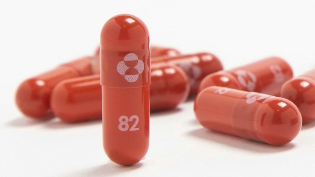MS: Primii 500 de pacienţi au primit gratuit medicamentul antiviral inovativ Molnupiravir