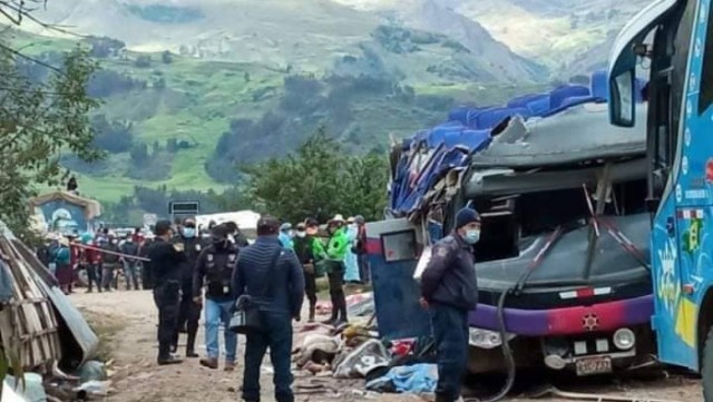 Peru: Cel puţin 20 de morţi într-un accident de autocar