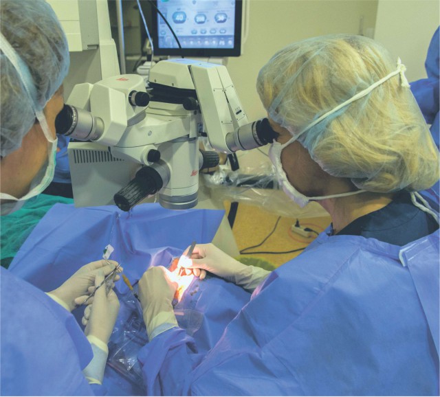 Trei pacienţii şi-au pierdut vederea, după ce au fost operaţi și reoperați la un spital din țară