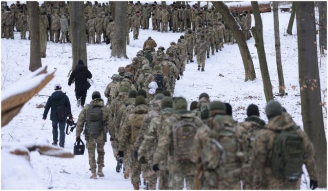 Rusia anunță că își retrage o parte din trupele de la granița cu Ucraina