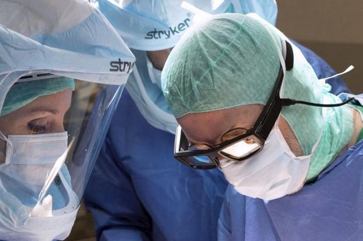 Amenzi uriașe la spitalul unde trei pacienți și-au pierdut vederea după operație, din cauza unei bacterii