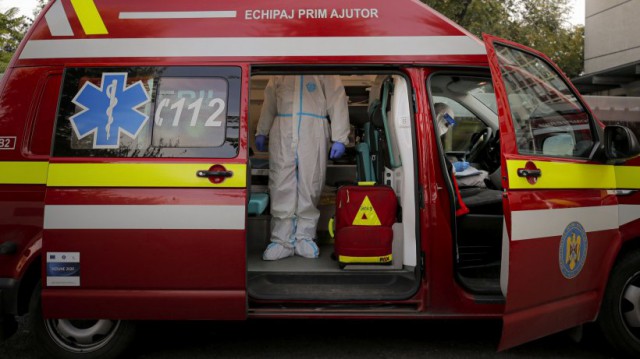 Un băiat de 11 ani a murit intoxicat cu o soluție pentru purici, sora lui e în stare gravă la spital