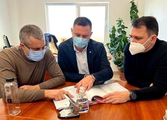 Se face sens giratoriu la Costinești!