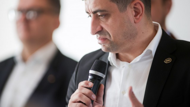 George Simion spune că nu va respecta noul regulament al Camerei Deputaţilor