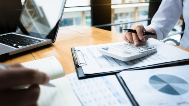 INS: Cifra de afaceri în industrie a crescut cu 19,8% în 2021