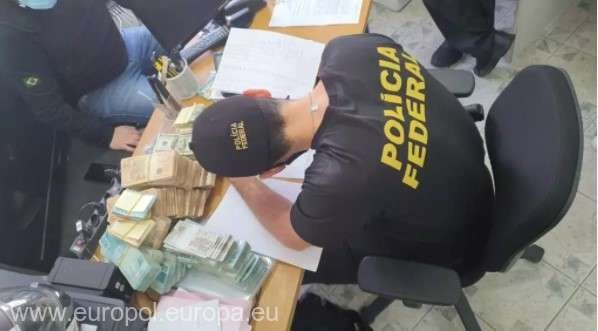 Europol: 30 de arestări într-o amplă operaţiune împotriva unei reţele braziliene de trafic de droguri