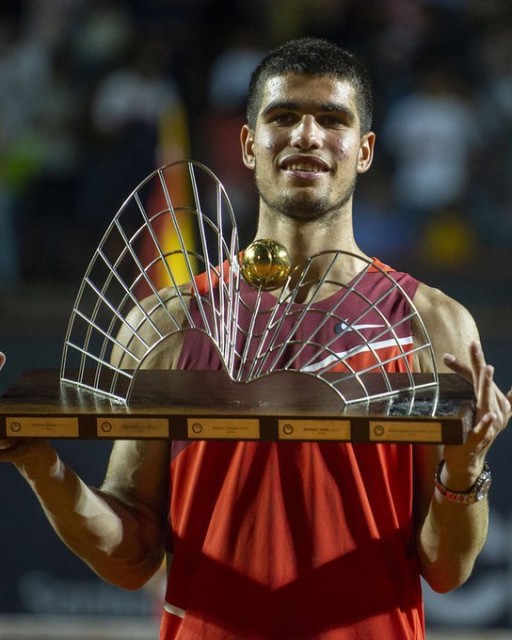 Alcaraz, victorie spectaculoasă cu Stefanos Tsitsipas
