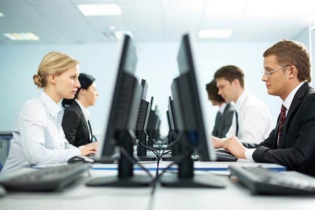 Sondaj: Tinerii angajați au pretenții la salarii de până la 7.000 de lei pe lună