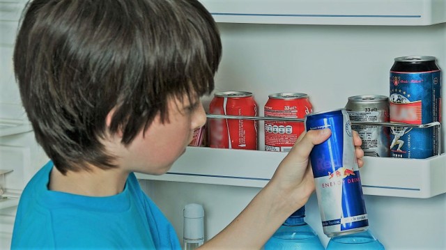 Atenție, părinți! Nu mai lăsați copiii să consume băuturi energizante!