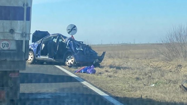Autoturism răsturnat la ieșire din Hârșova