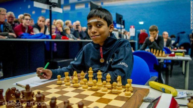 Şah: Un indian de 16 ani l-a învins pe campionul mondial Magnus Carlsen