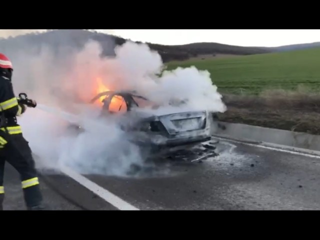 O mașină a luat foc, între Horia și Popasul Căprioara! Video
