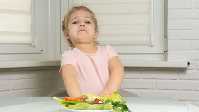 Sfatul unui medic pentru părinții copiilor care nu vor să mănânce: „Să-i lase în pace!”