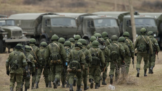 Putin a ordonat armatei să asigure menținerea păcii în republicile separatiste. Video