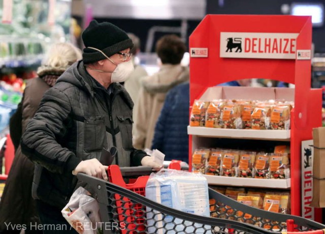 Retailerii europeni negociază din greu reduceri de preţuri cu giganţii alimentari