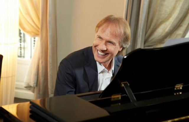 Pianistul Richard Clayderman, 'Prinţul Romantismului', lansează un nou album la sfârşitul lunii februarie