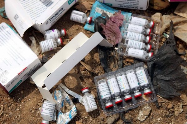 Răspunde cineva? 9 milioane de vaccinuri anti-Covid rămase în stoc ori trecute la pierderi